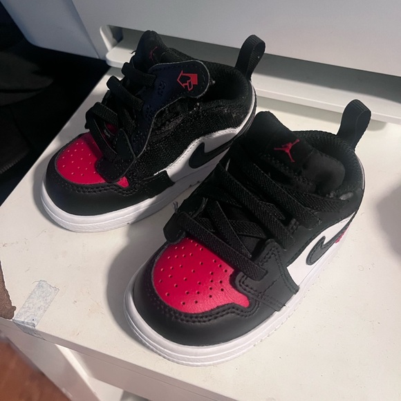 Jordan 1 Sneakers 5C - Picture 4 of 9